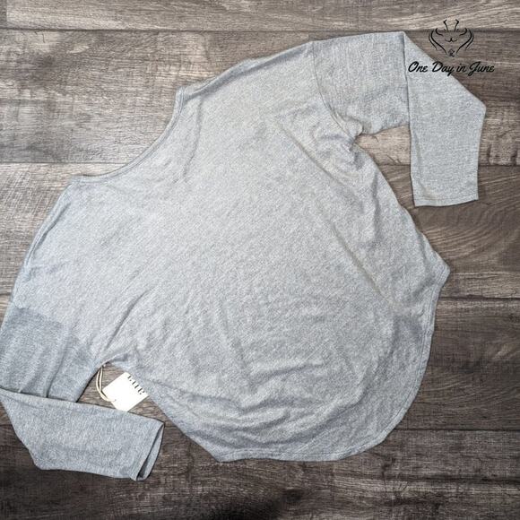 A.n.a Petite Long Sleeve Crew Neck Top Size PS - Picture 5 of 5
